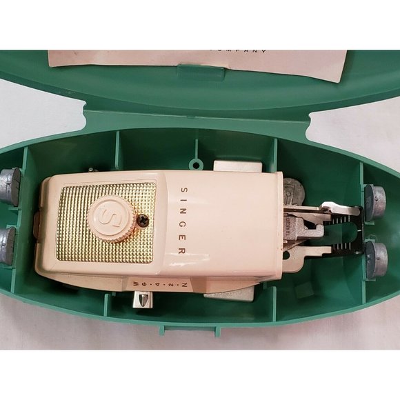 Vintage 1960s Singer Buttonholer Sewing Attachment With Green Case - Picture 2 of 7